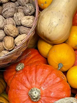 412-biocoop-autun-legume-saison-bio-locaux-courge-noix.webp